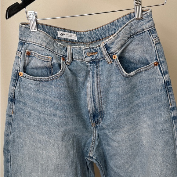 Zara Women Relaxed Fit Denim Jeans - Picture 2 of 5